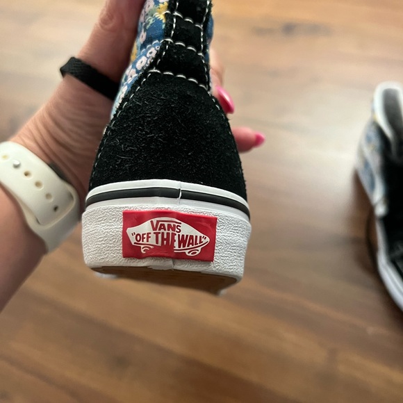 Girls Hightop Vans size 1.5 (Black/Floral) - Picture 6 of 8